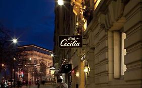 Cecilia Arc De Triomphe Hotel 3*