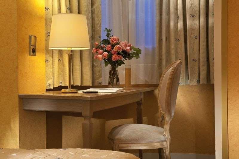 Cecilia Arc De Triomphe Hotel Parijs Kamer foto